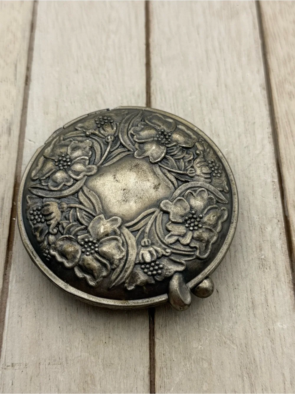 N/A round metal
